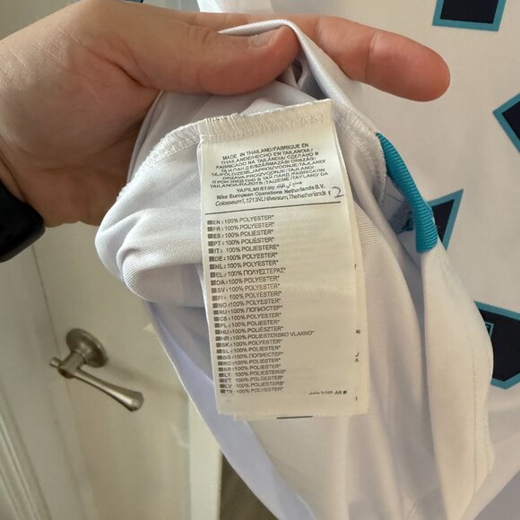 2022 England Luke Shaw Jersey Size Medium Color White Blue - Picture 5 of 5